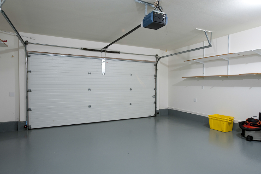 Appliquer un revêtement de sol époxy dans un garage 